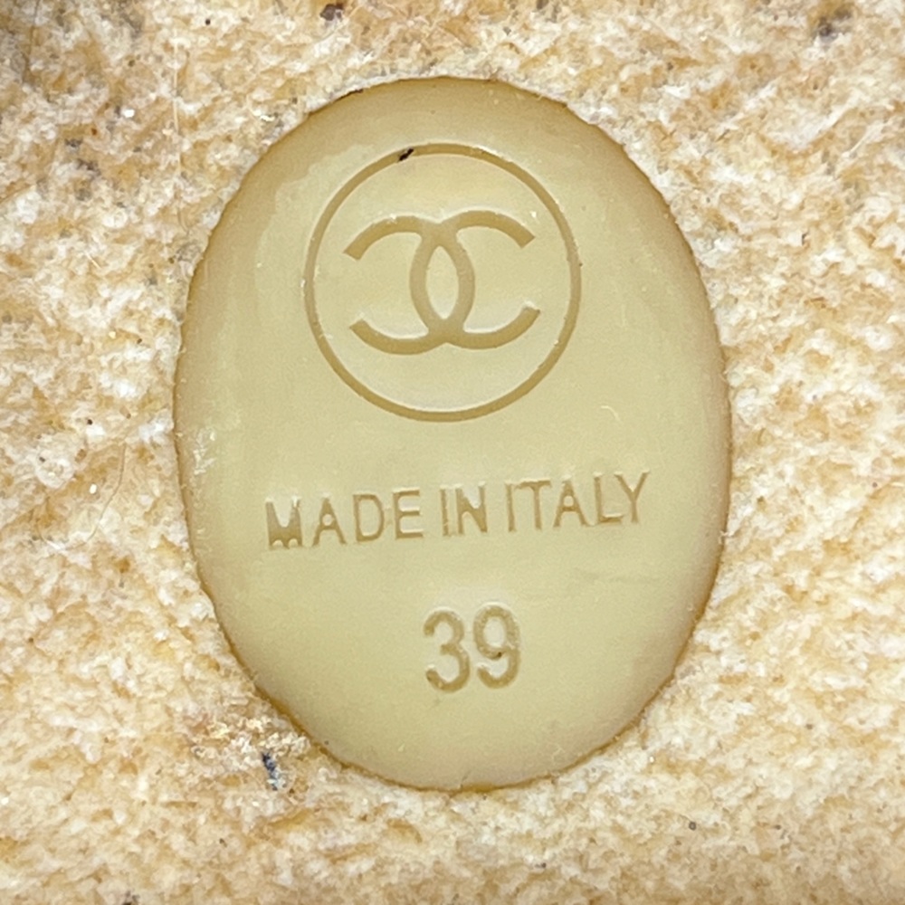 Chanel interlocking logo suede lace up boots. - Picture 6 of 8